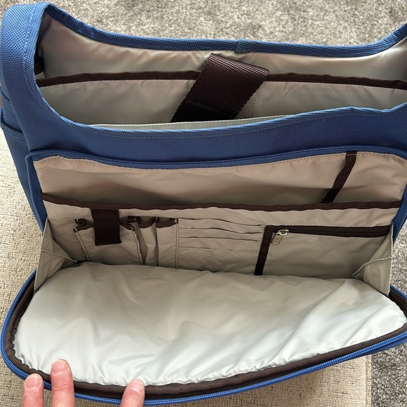 LANDS’ END Laptop Messenger bag- removable strap- NEW unused - Picture 5 of 6